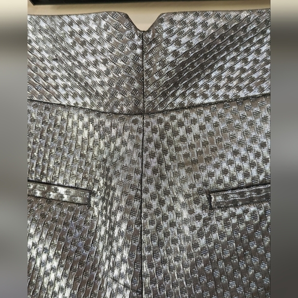 EXPRESS Silver Metallic Business Booty Shorts! Size 00 - Picture 6 of 9